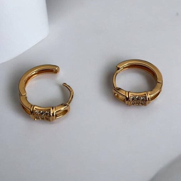 18K Gold CZ Huggie Hoop Earrings | Hypoallergenic Everyday Sparkle NWT - Picture 5 of 11